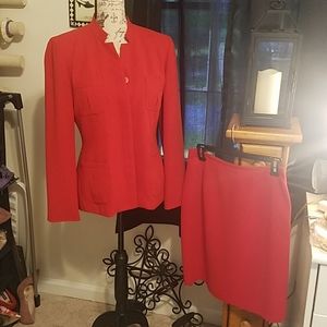 FOCUS 2000 SKIRT SUIT